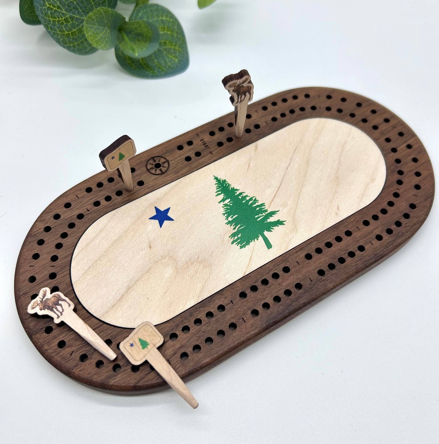 Maine Flag Mini Cribbage Board with fun Pegs
