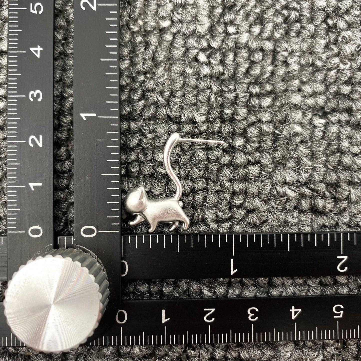 Creative Lazy Cat Frosted Design Ear Studs