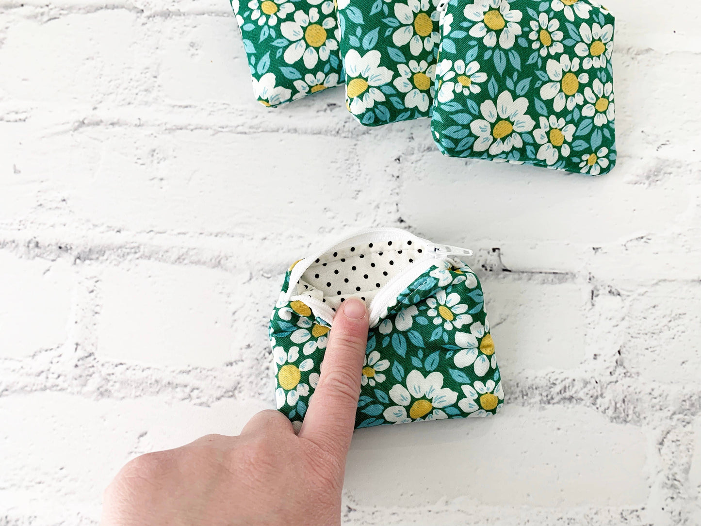 Small Fabric Pouch-Daisies