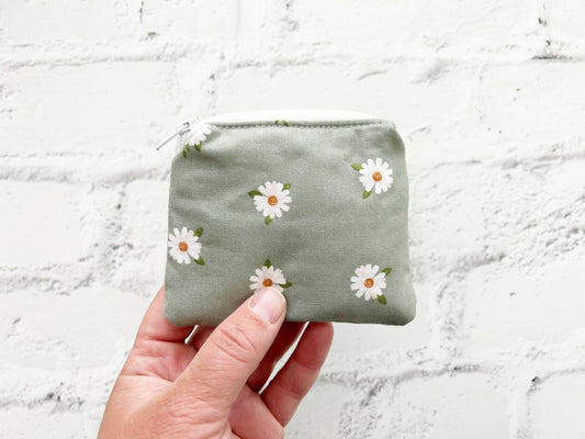 Small Fabric Pouch-Green w/daisies