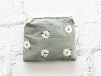 Small Fabric Pouch-Green w/daisies