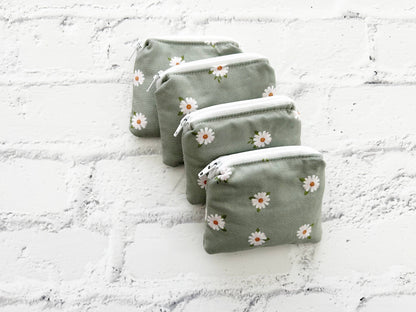 Small Fabric Pouch-Green w/daisies