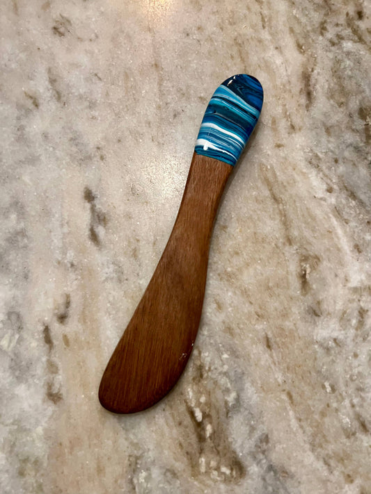 Butter spreader in acacia wood