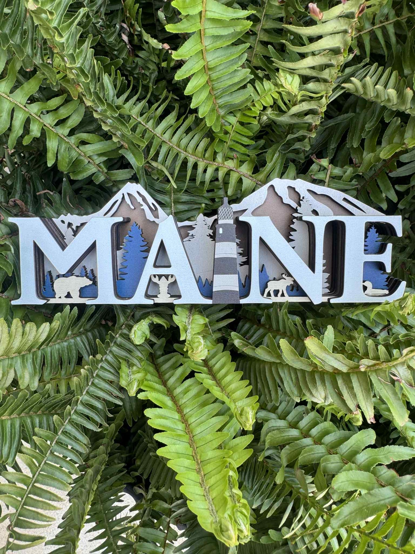 Layered MAINE Shelf Sitter