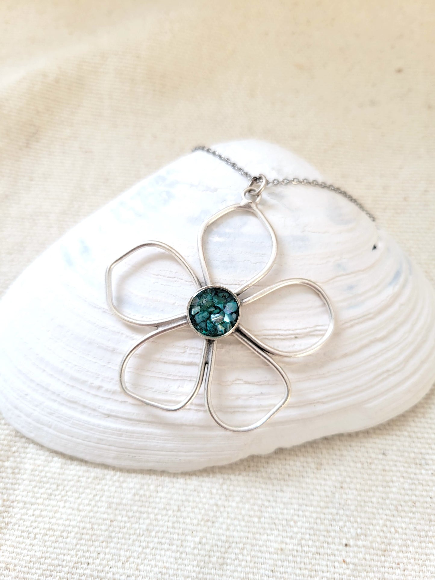 Maine Shellware Flower Pendant